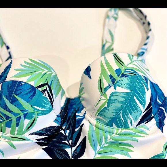White tropical one piece swim printed blue/green leaf, molded cups adjustable - Picture 4 of 8
